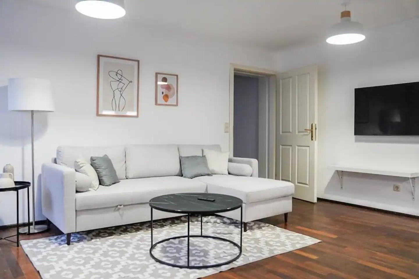 Authentic Austrian Flat In The South Of Vienna Lägenhet Modling Exteriör bild