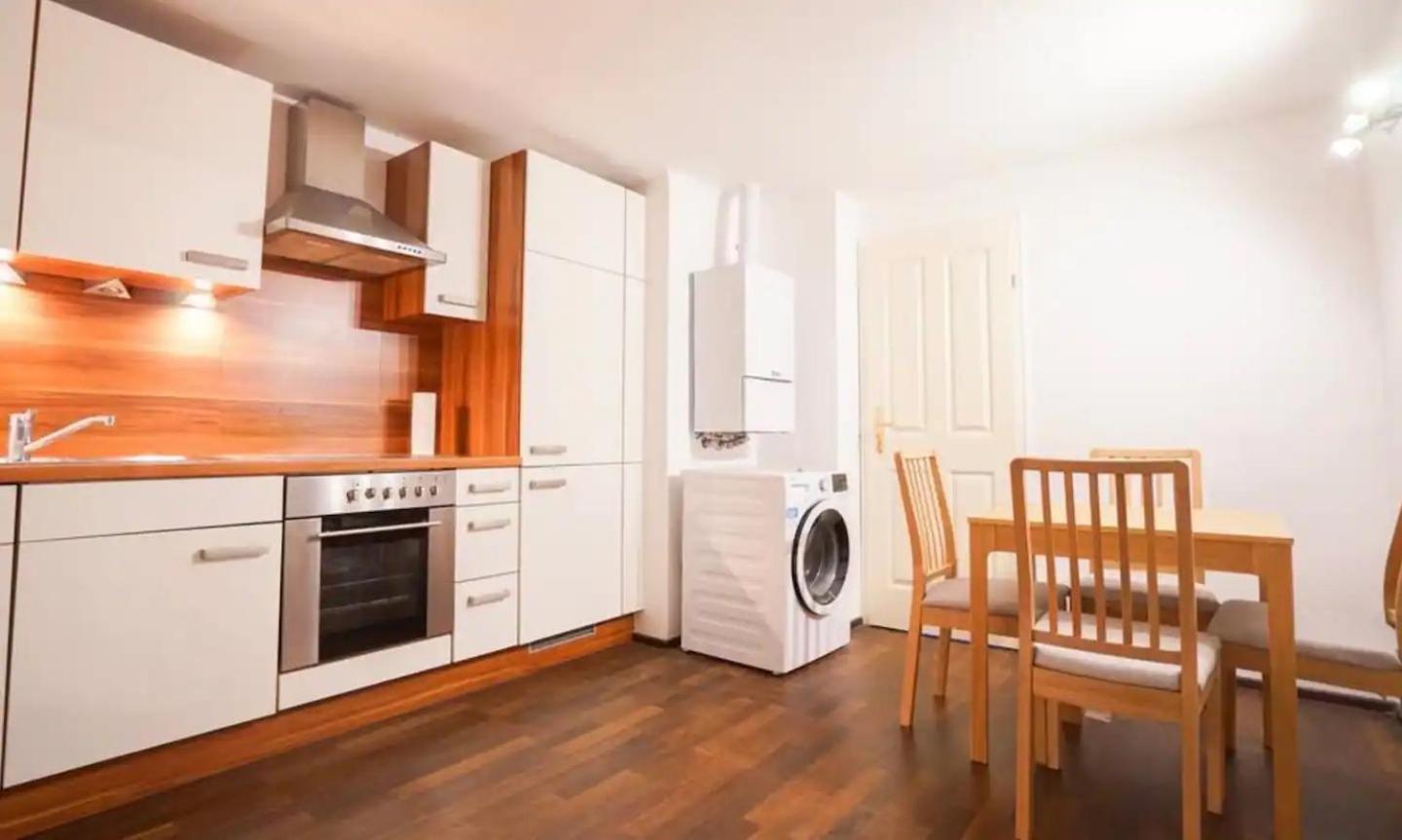 Authentic Austrian Flat In The South Of Vienna Lägenhet Modling Exteriör bild
