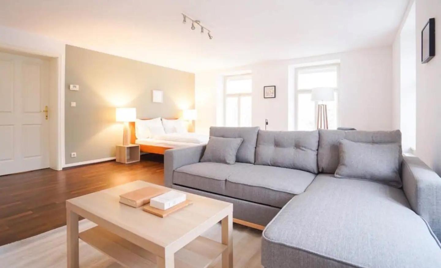 Authentic Austrian Flat In The South Of Vienna Lägenhet Modling Exteriör bild
