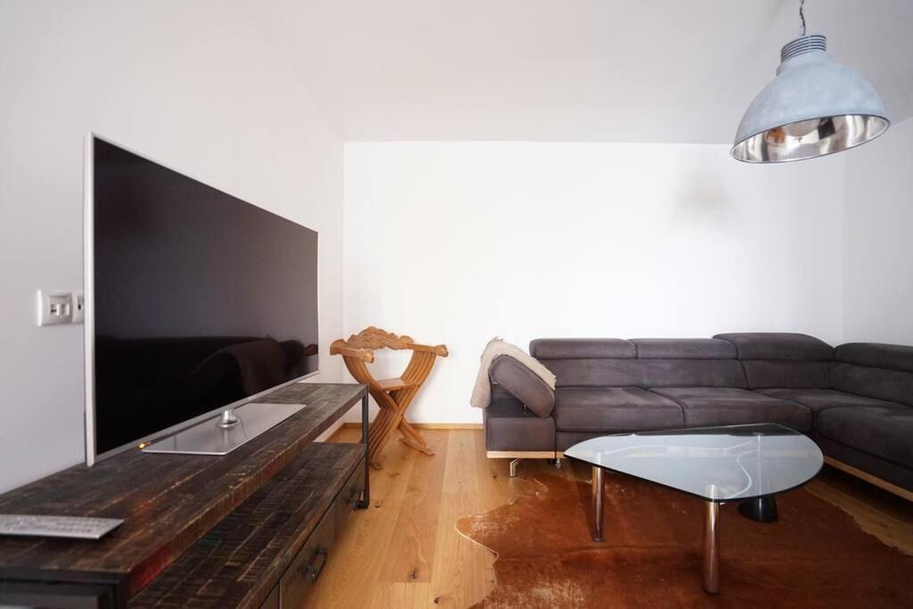 Authentic Austrian Flat In The South Of Vienna Lägenhet Modling Exteriör bild